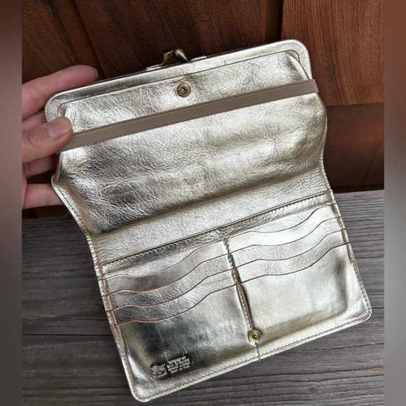 il bisonte Handbags - Metallic Gold IL Bisonte Clutch Kisslock Multifunctional Leather Phone wallet